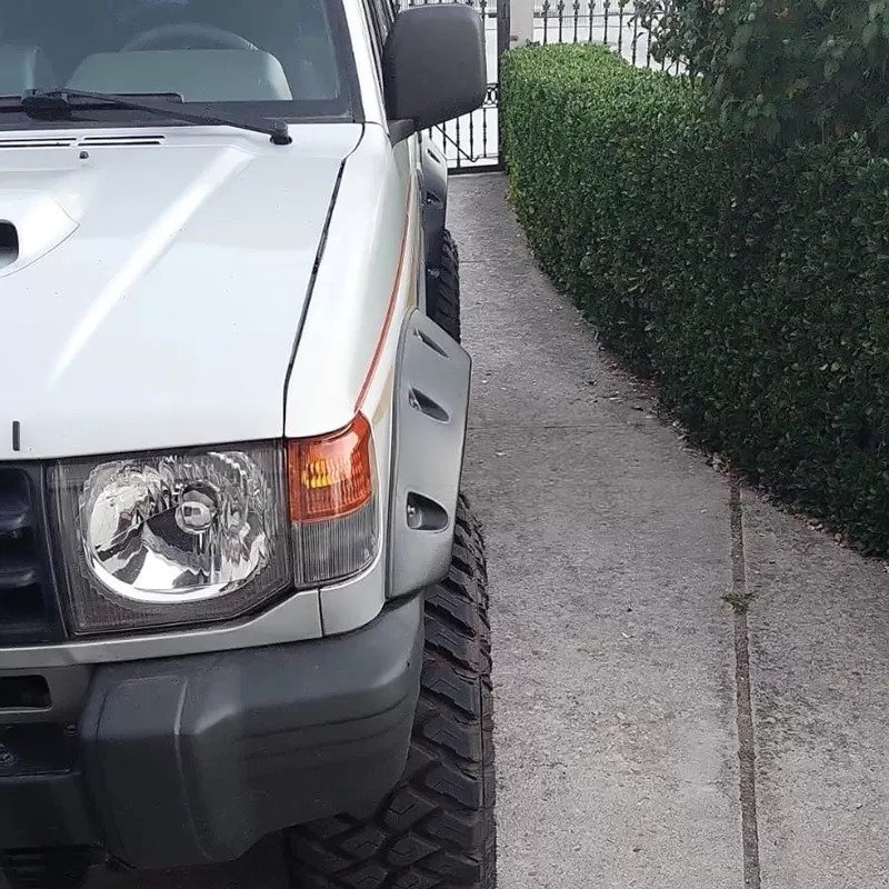 ALETINES MITSUBISHI MONTERO V20 (5 PUERTAS) - Imagen 4